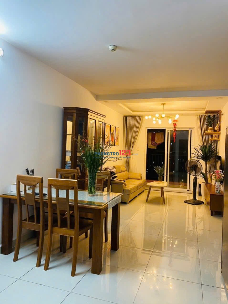 Chung cư Cộng Hoà Plaza, Cộng Hoà, TB: 98m2, 3p ngủ, giá 15triệu