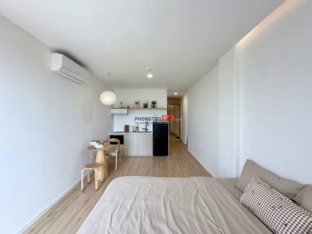 Cho thuê căn hộ một phòng ngủ, full nội thất, thang máy, ban công ,Trần Đình Xu quận1