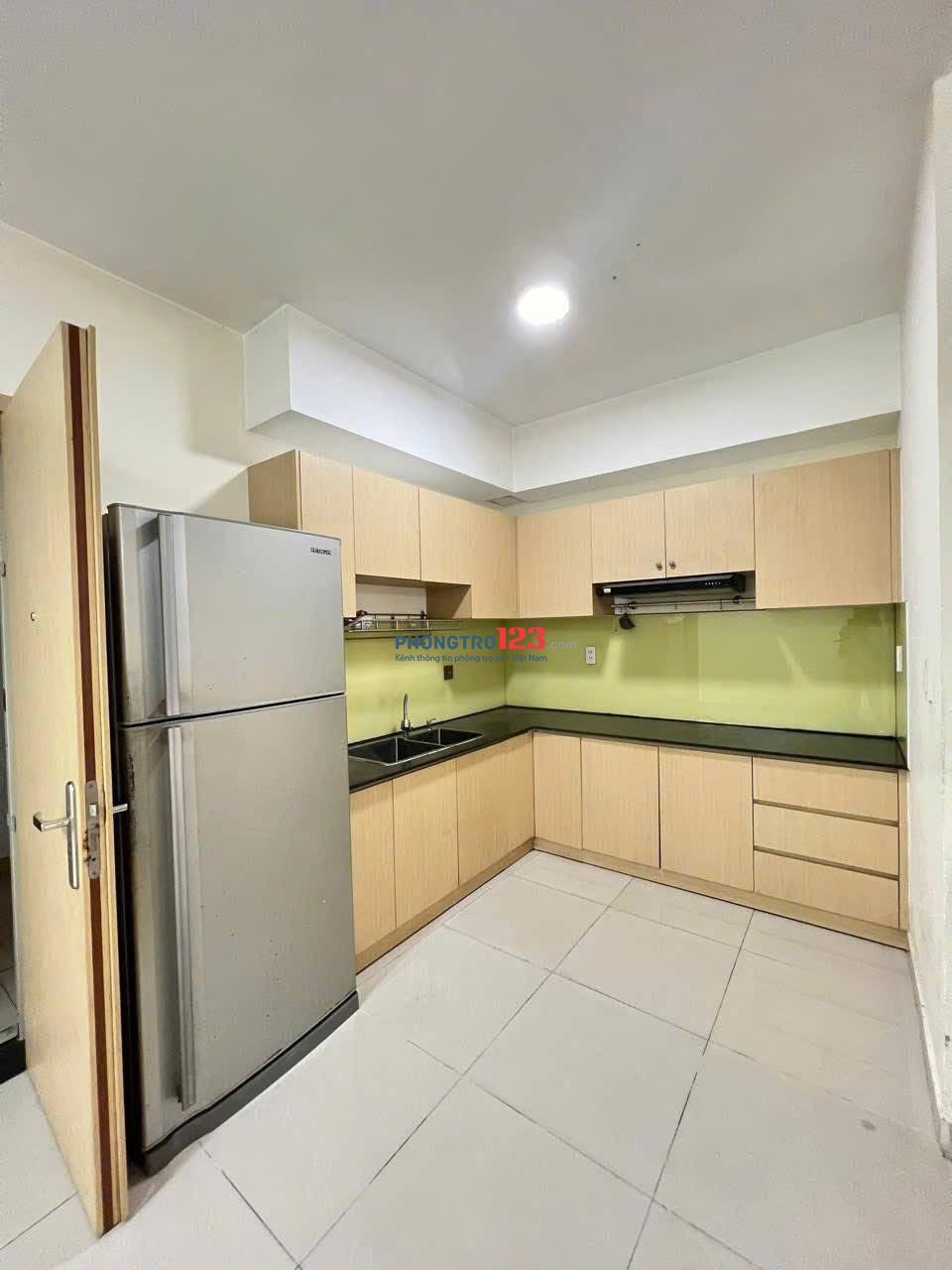 15tr/tháng, C/c Screc, 97m2, 3PN, 2WC, Căn góc, Trường Sa, P12, Quận 3.