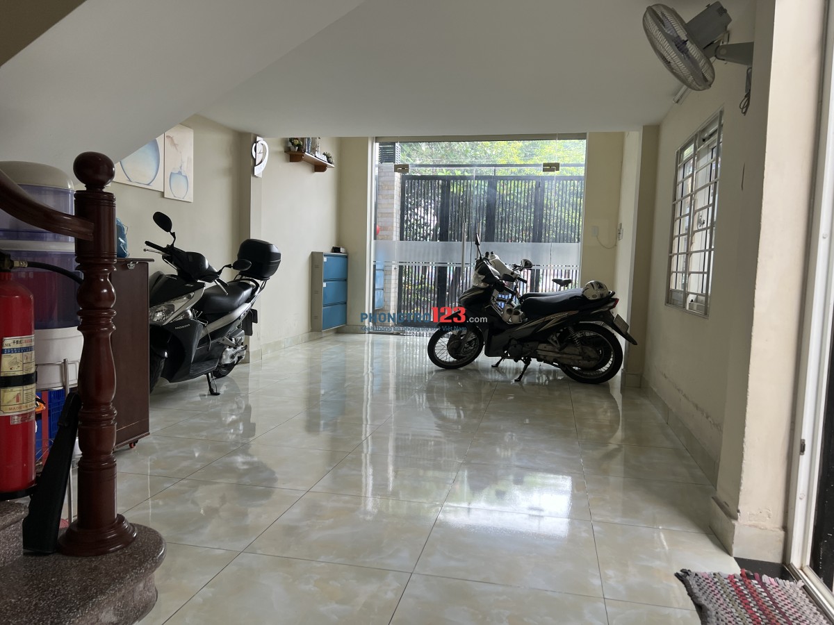 Phòng trọ dành cho nữ. Đường D2/ Nguyễn Gia Trí