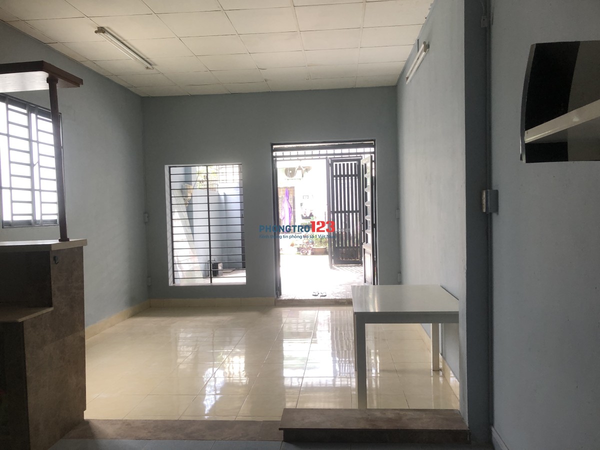 Nhà cho thuê 4x19 khu vực gần Bình thạnh/Phạm Văn Đồng