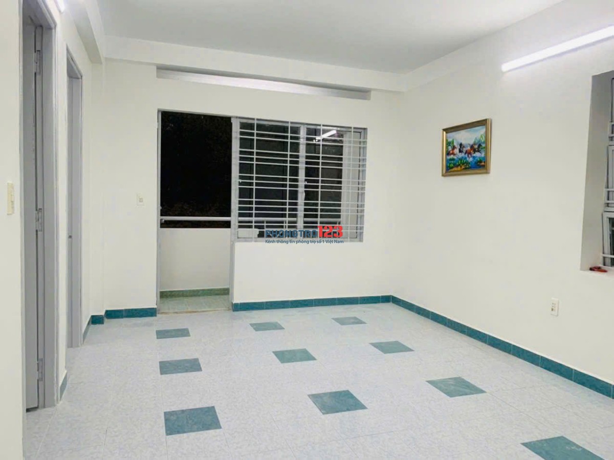 Chung cư Nguyễn Ngọc Phương, BT: 12triệu, 2p ngủ, 2wc, nhà trống