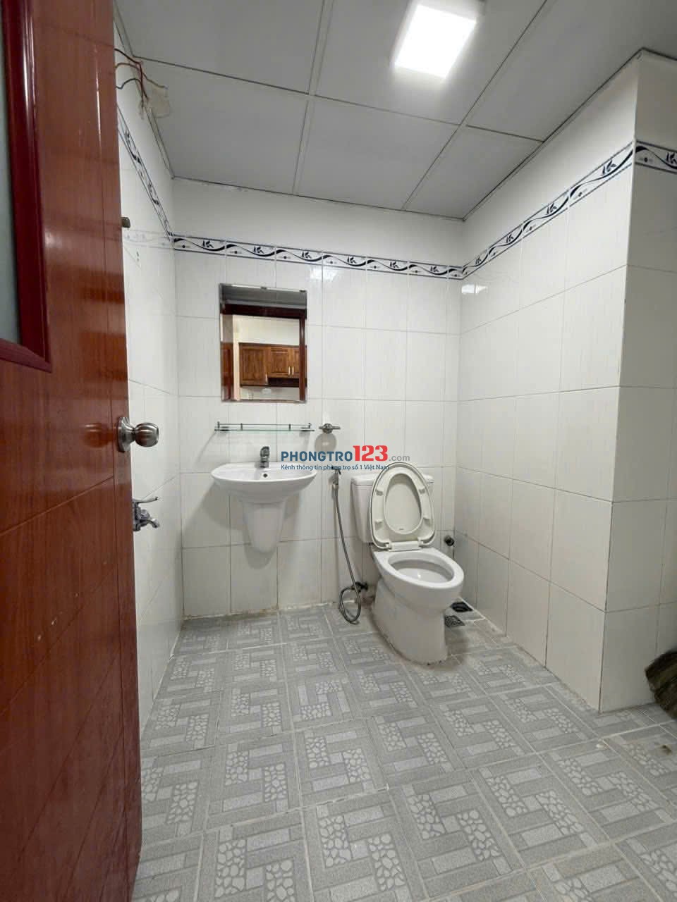 Chung cư 10A Trần Nhật Duật, Q1: 75m2, 2p ngủ, 2wc, nội thất, 12triệu