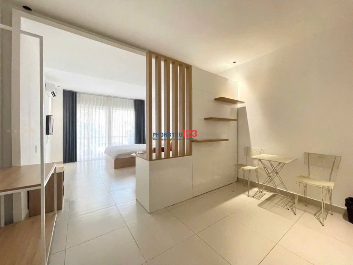 Chung cư Sky Center, Phổ Quang, P2, TB: Officetel, đầy đủ nội thất, 11tr5/th