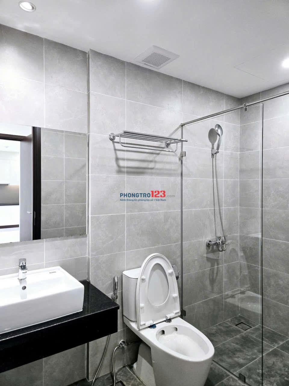 Chung cư Sky Center, Phổ Quang, P2, TB: Officetel, đầy đủ nội thất, 11tr5/th