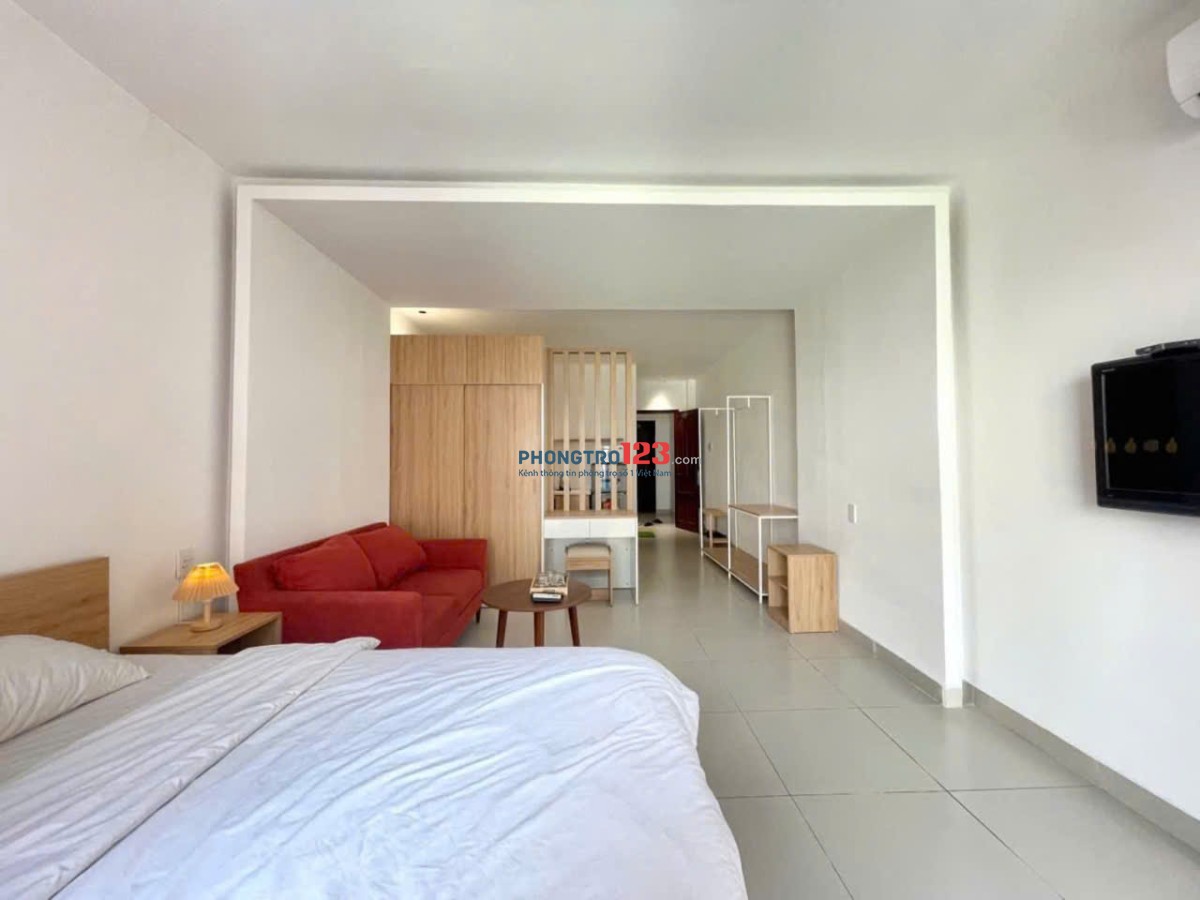 Chung cư Sky Center, Phổ Quang, P2, TB: Officetel, đầy đủ nội thất, 11tr5/th