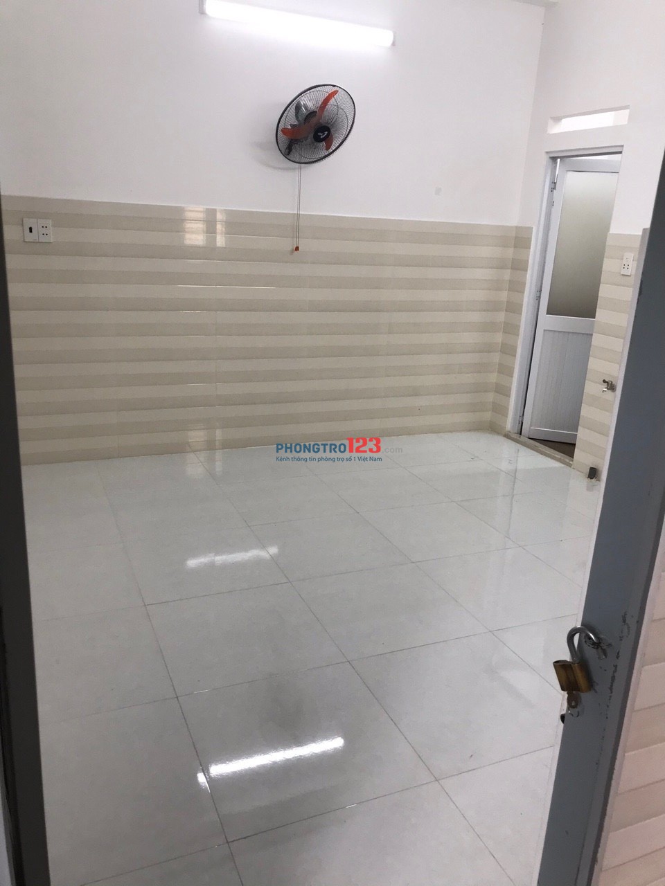 phòng trọ sạch sẽ,máy lạnh- hẻm lớn thông xe tải vi vu