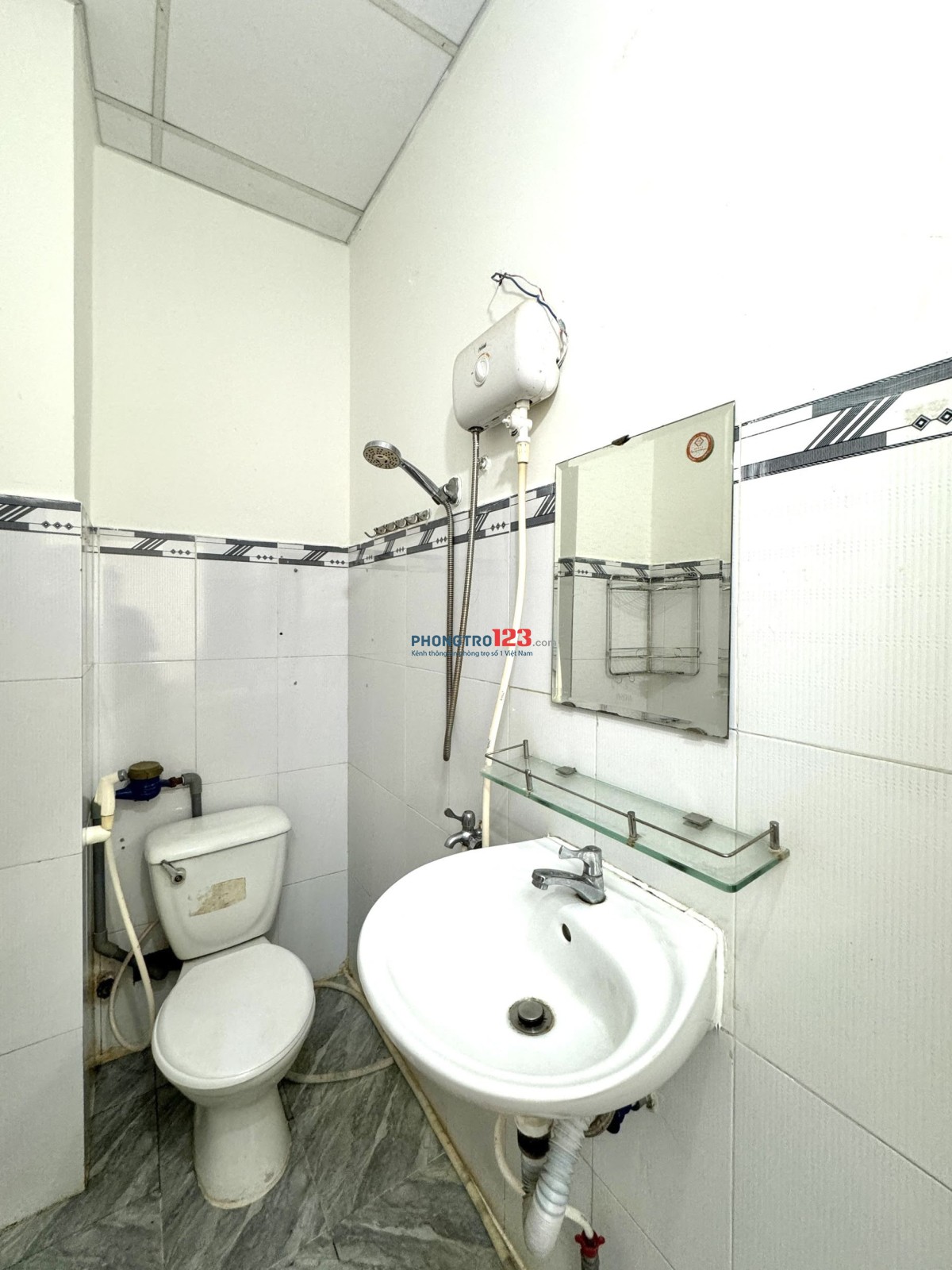 NGAY NGÃ 4 HÀNG XANH, ĐH HUTECH PHÒNG BAN CÔNG 30m2 FULL TIỆN NGHI