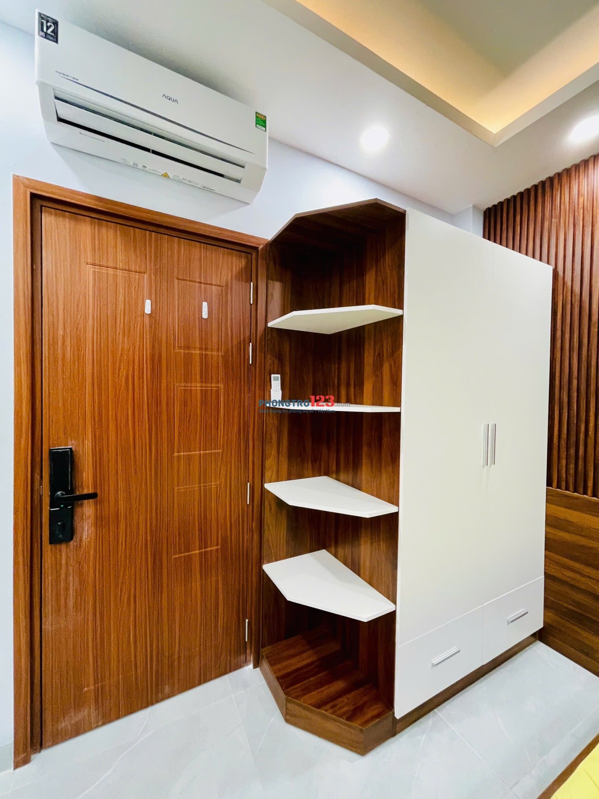 CĂN HỘ DỊCH VỤ FULL NỘI THẤT, CỬA SỔ THOÁNG NGAY NGÃ TƯ HÀNH XANH GẦN QUẬN 1