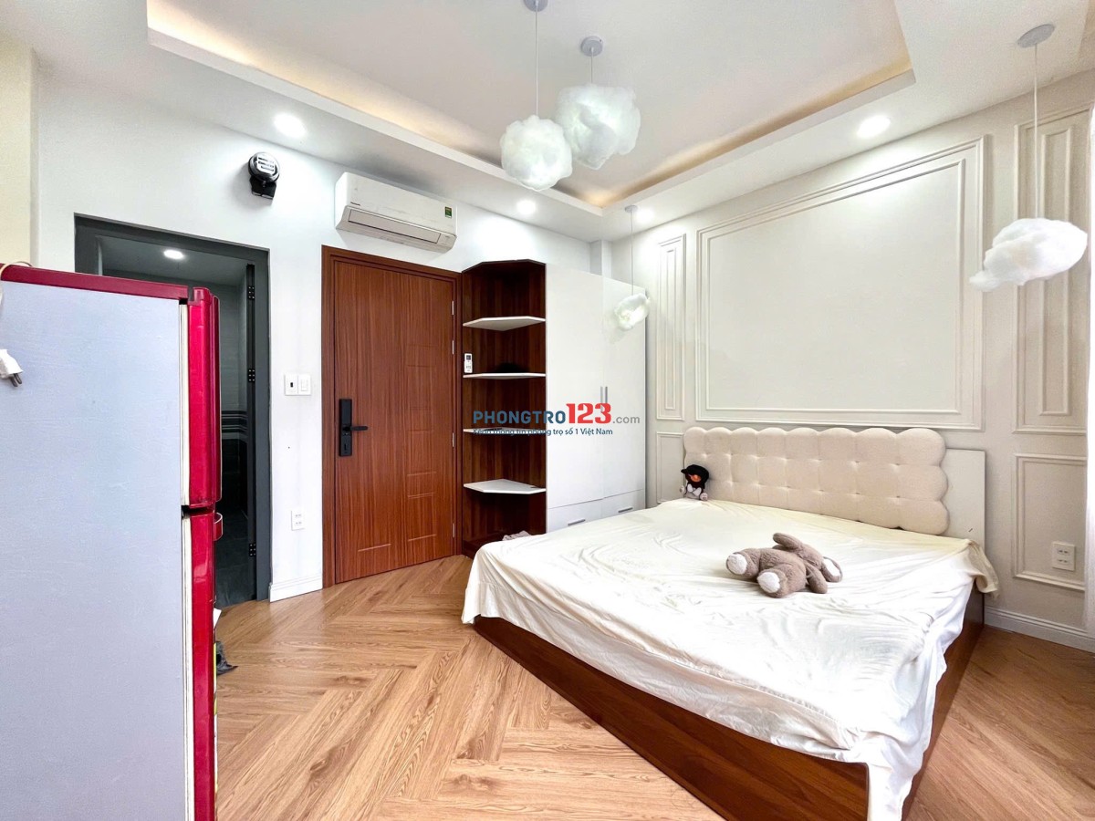 CĂN HỘ DỊCH VỤ FULL NỘI THẤT, CỬA SỔ THOÁNG NGAY NGÃ TƯ HÀNH XANH GẦN QUẬN 1