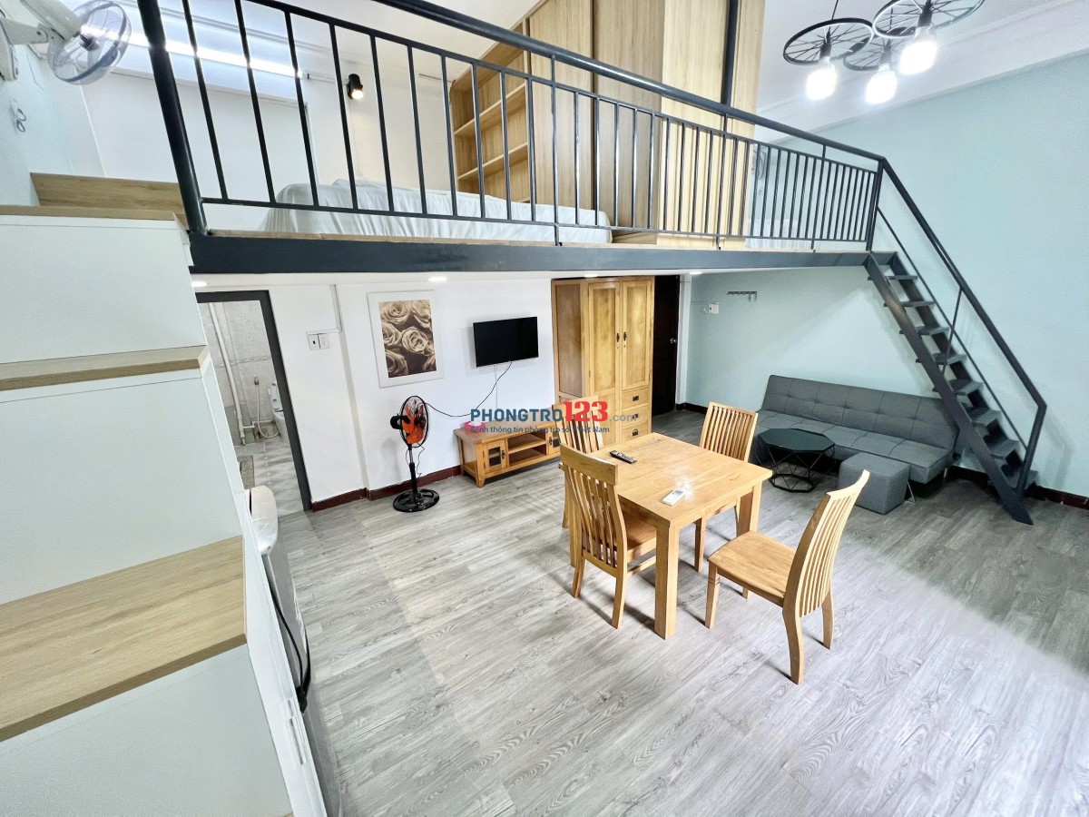 CHO THUÊ CĂN HỘ DUPLEX TRẦN CAO 2 KHUNG GIAN NGỦ, FULL NỘI THẤT, BAN CÔNG THOÁNG