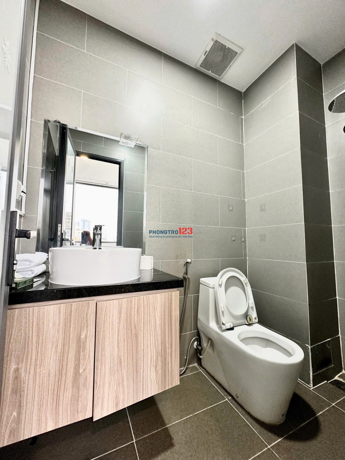 Trống Sẵn Căn Hộ Dịch Vụ Full Nội Thất Ban Công Thoáng Gần Quận 1