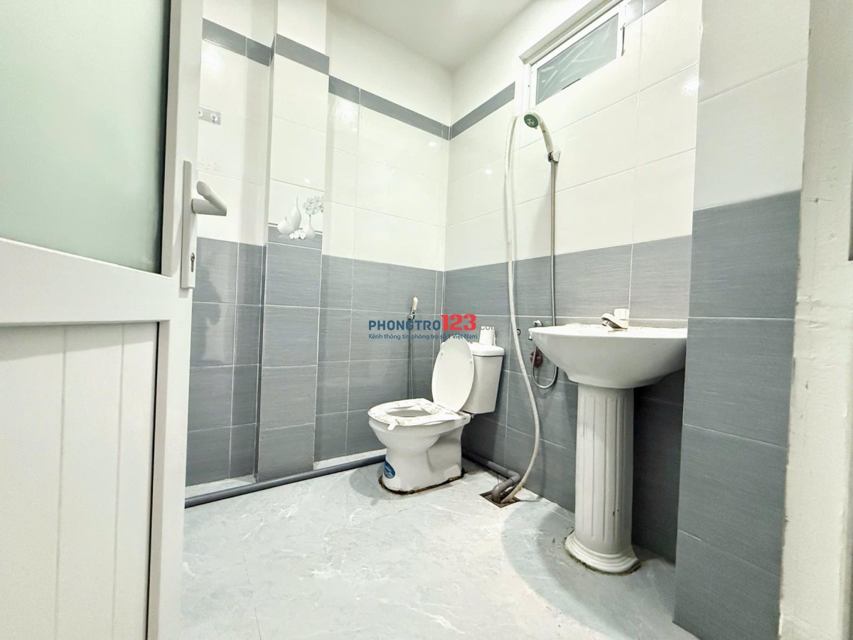 Phòng #3tr2 có ban công, đẹp kiên cốGần ĐH NTT... tại sao ko ởPhòng 25m2, máy lạnh, ban công