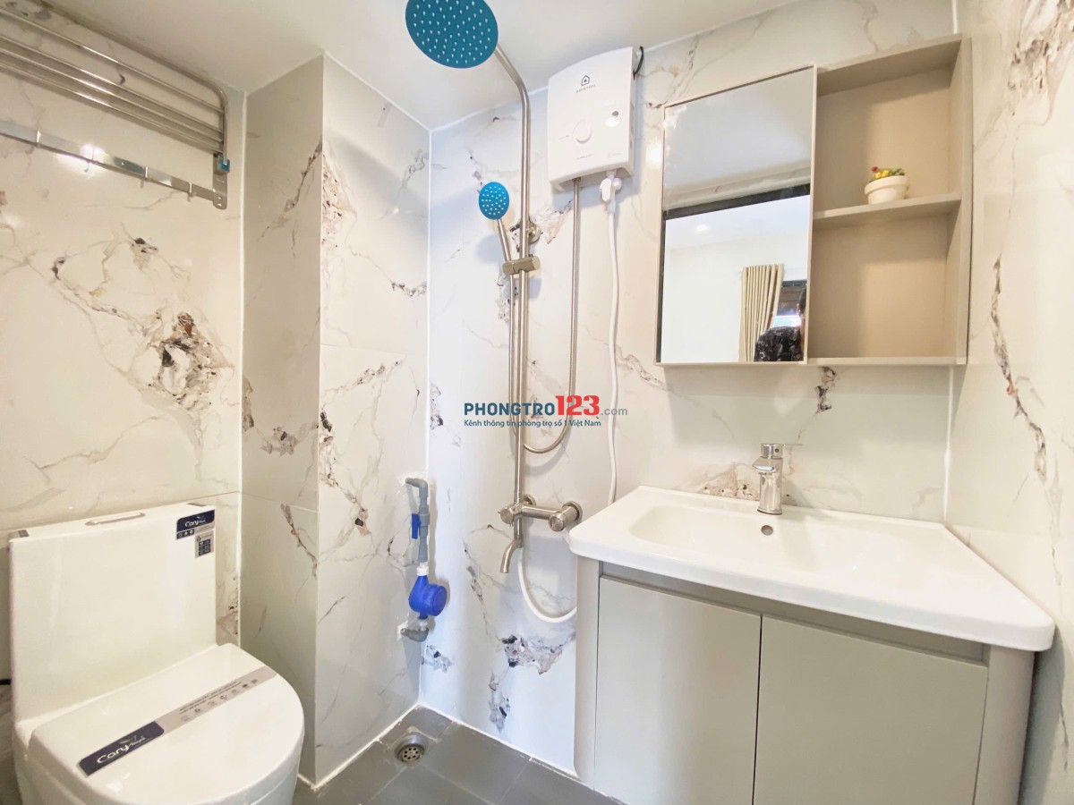 CHO THUÊ PHÒNG FULL NỘI THẤT BAN CÔNG LỚN GIÁ HẠT DẺ NẰM NGAY TRUNG TÂM BÌNH THẠNH THUẬN TIỆN QUA Q1