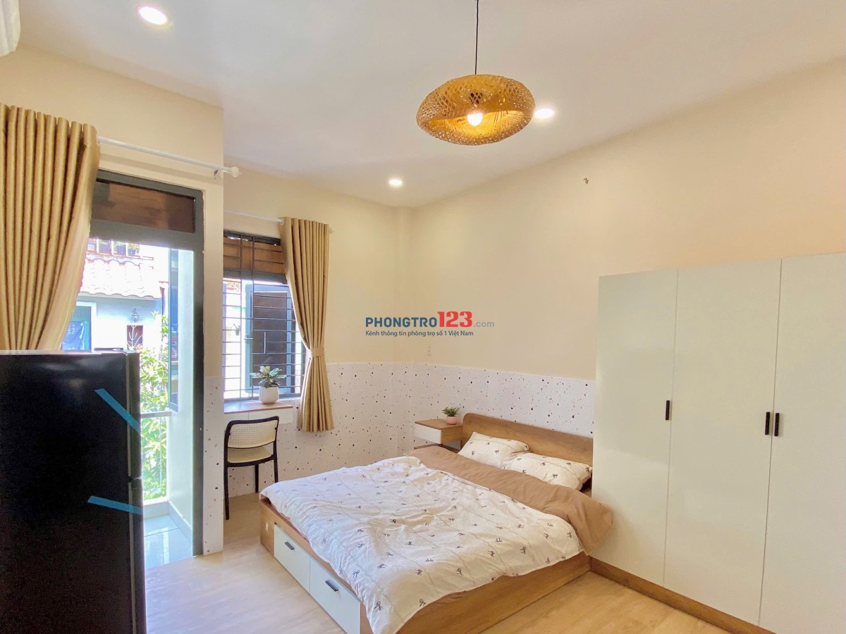 CHO THUÊ PHÒNG FULL NỘI THẤT BAN CÔNG LỚN GIÁ HẠT DẺ NẰM NGAY TRUNG TÂM BÌNH THẠNH THUẬN TIỆN QUA Q1