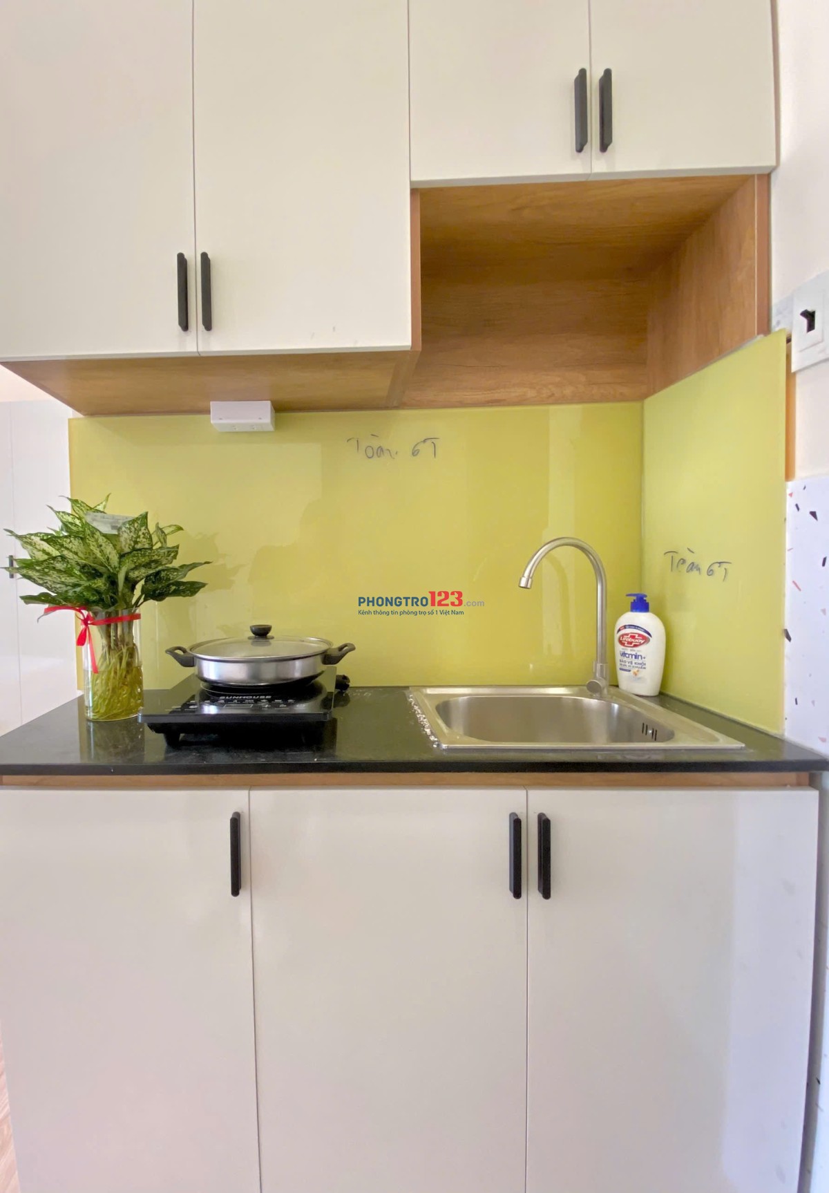 CHO THUÊ PHÒNG FULL NỘI THẤT BAN CÔNG LỚN GIÁ HẠT DẺ NẰM NGAY TRUNG TÂM BÌNH THẠNH THUẬN TIỆN QUA Q1