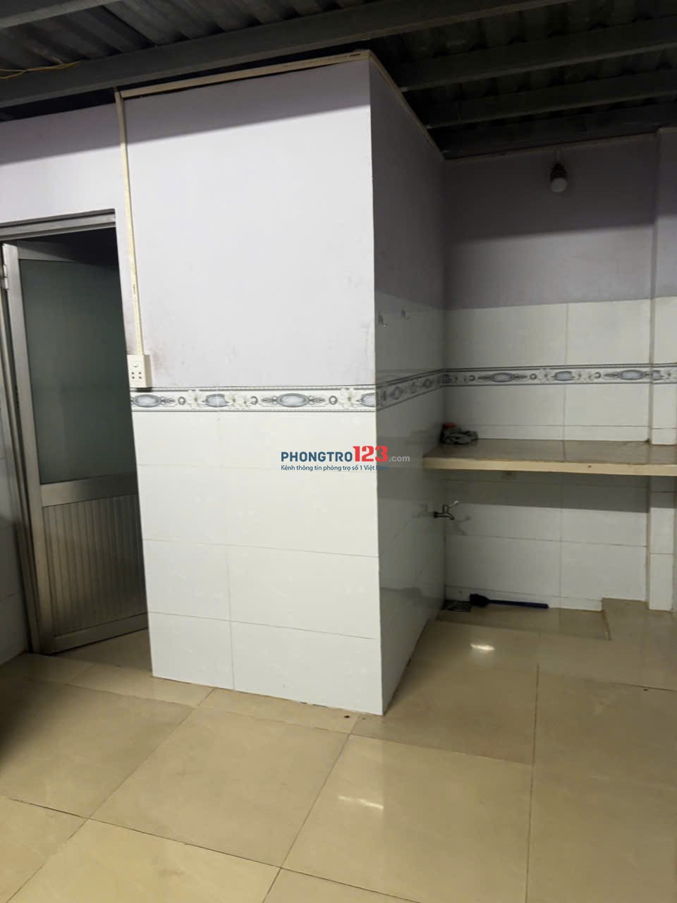 Cho thuê phòng Q.7, có tủ lạnh, máy lạnh , tổng dt 28m2 - Vào ở liền