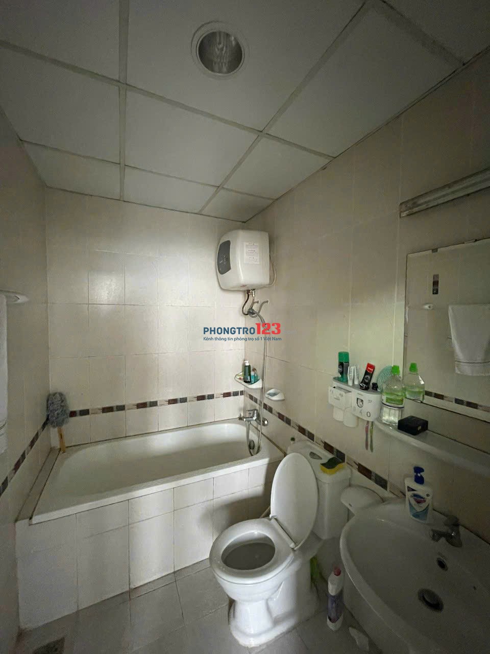 Căn hộ Screc, Căn góc, 100m2, 3PN, 2WC, Nhà mới, Trường Sa, Q3. 15tr/th