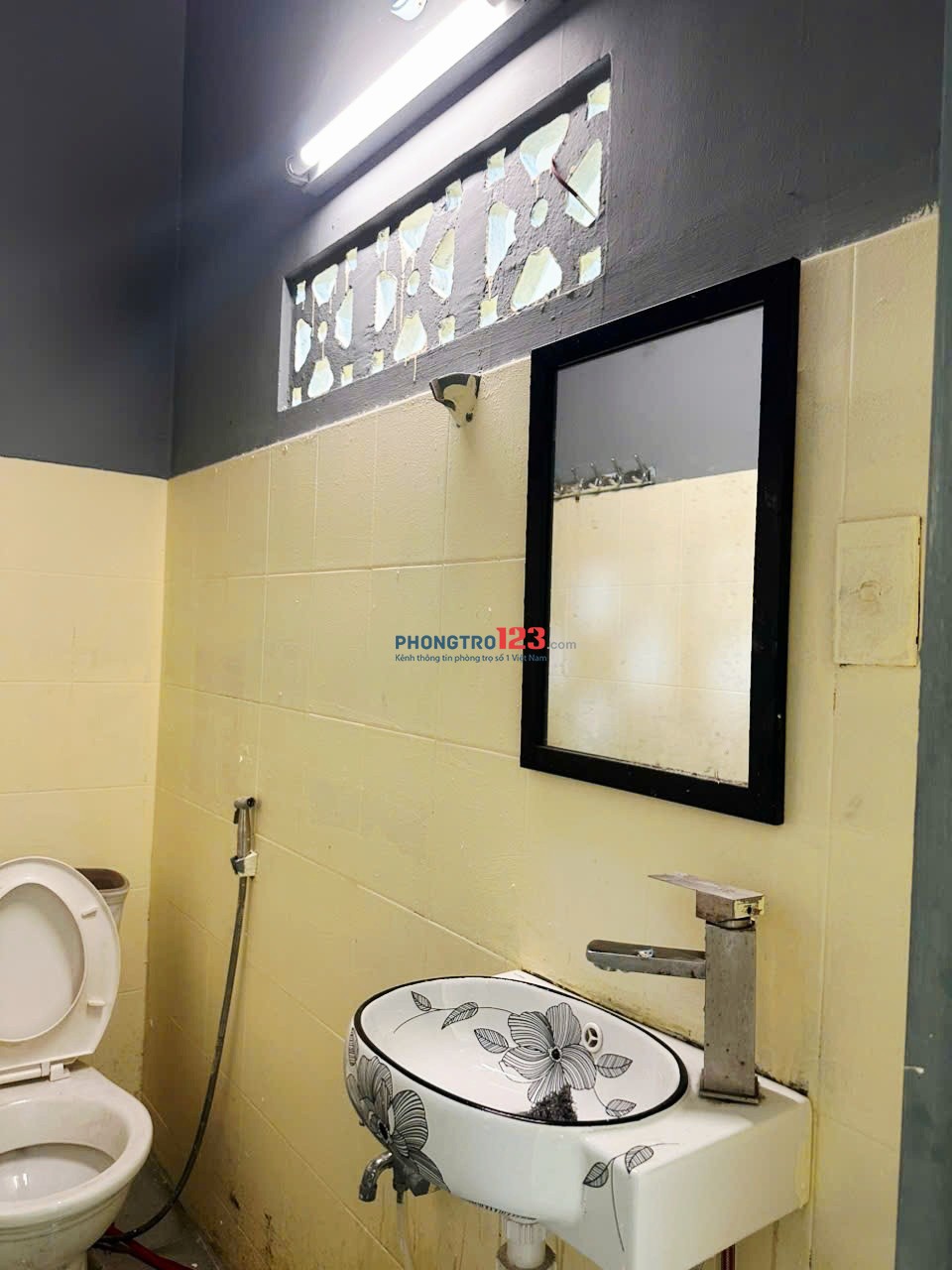 Cho Thuê Phòng Q10, rộng rãi thoải mái. cửa so.kệ bếp tolet riêng.mới keng.2tr900