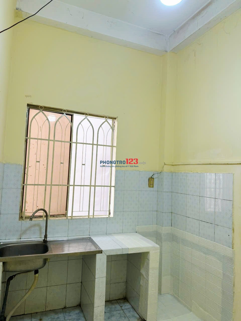 Cho Thuê Phòng Q10, rộng rãi thoải mái. cửa so.kệ bếp tolet riêng.mới keng.2tr900