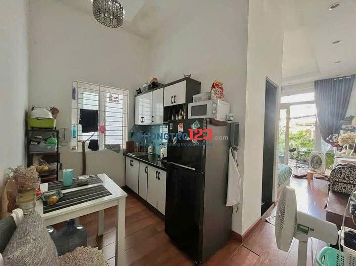 Chung cư Sky Center, Phổ Quang, P2, TB: Officetel, Nội thất mới, 11tr5/th.