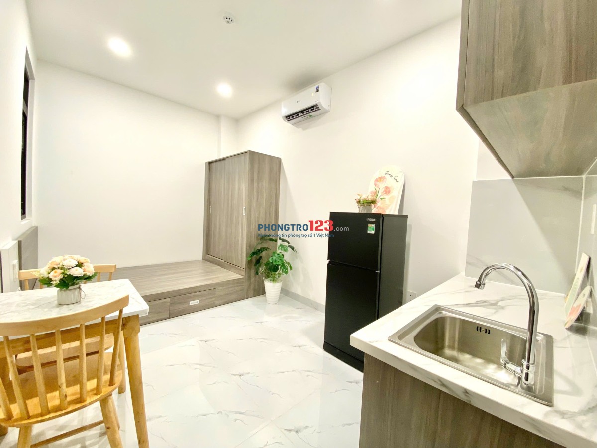 Cho thuê căn hộ ban công khu dân cư yên tĩnh Quận 4 oto đến tận cửa