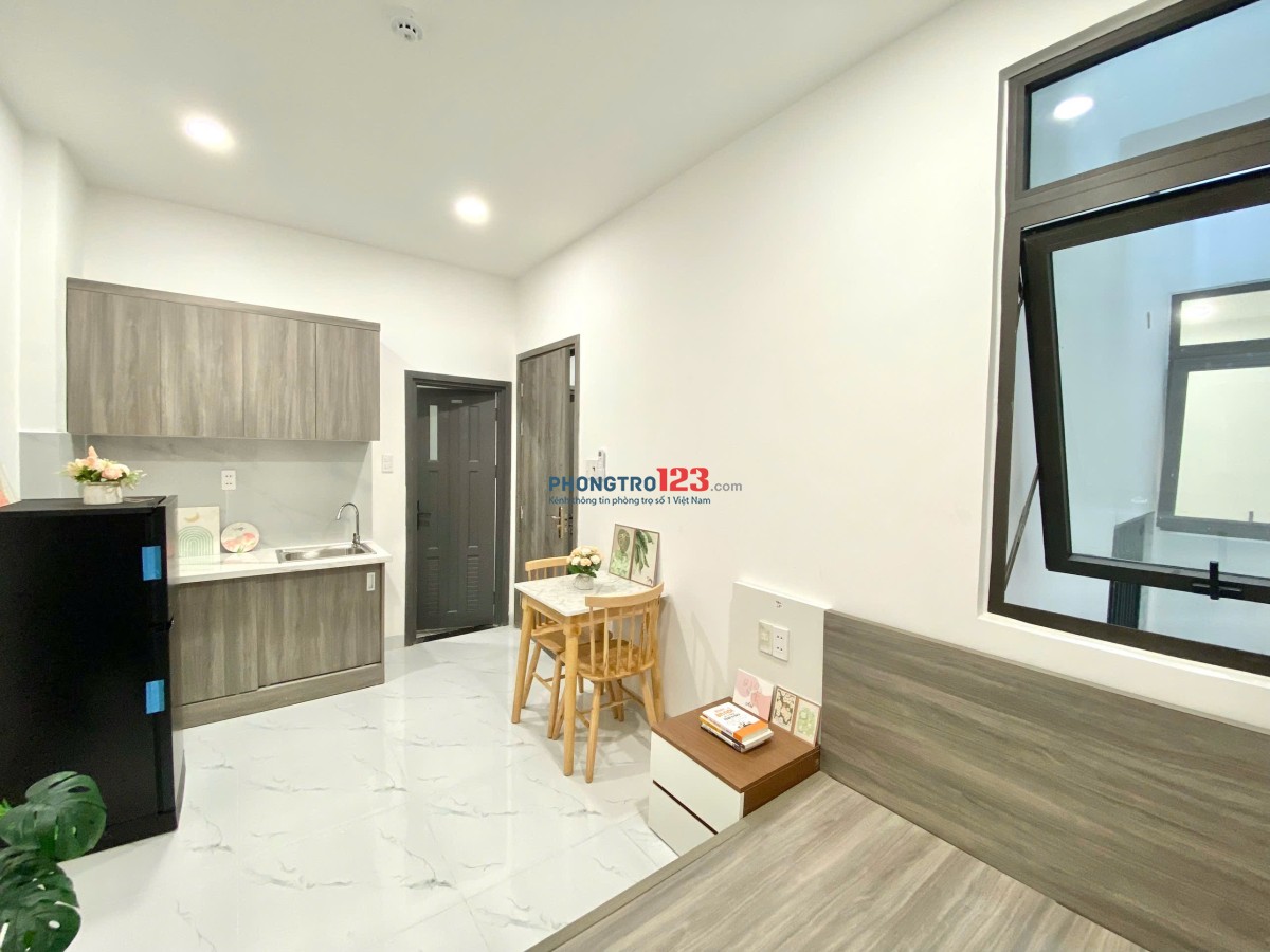 Cho thuê căn hộ ban công khu dân cư yên tĩnh Quận 4 oto đến tận cửa