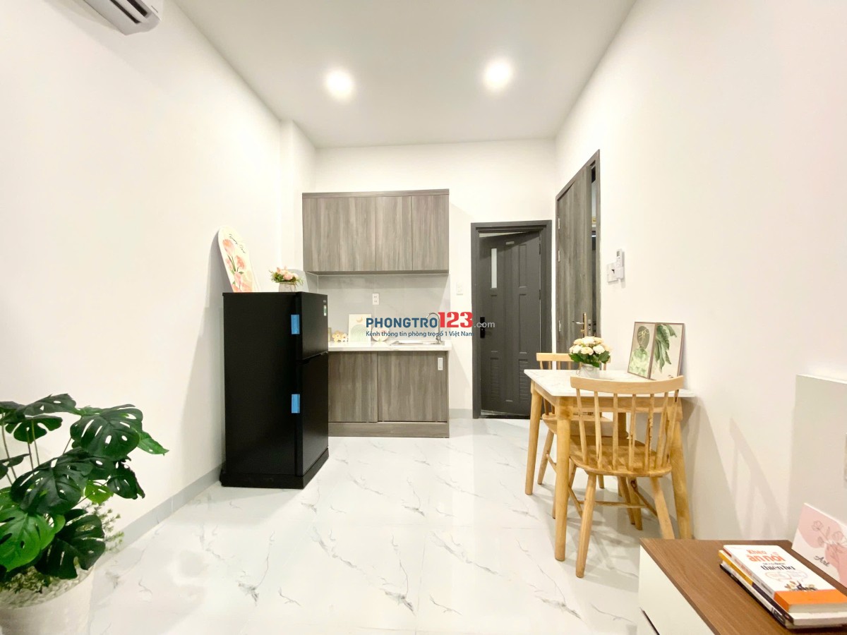 Cho thuê căn hộ ban công khu dân cư yên tĩnh Quận 4 oto đến tận cửa