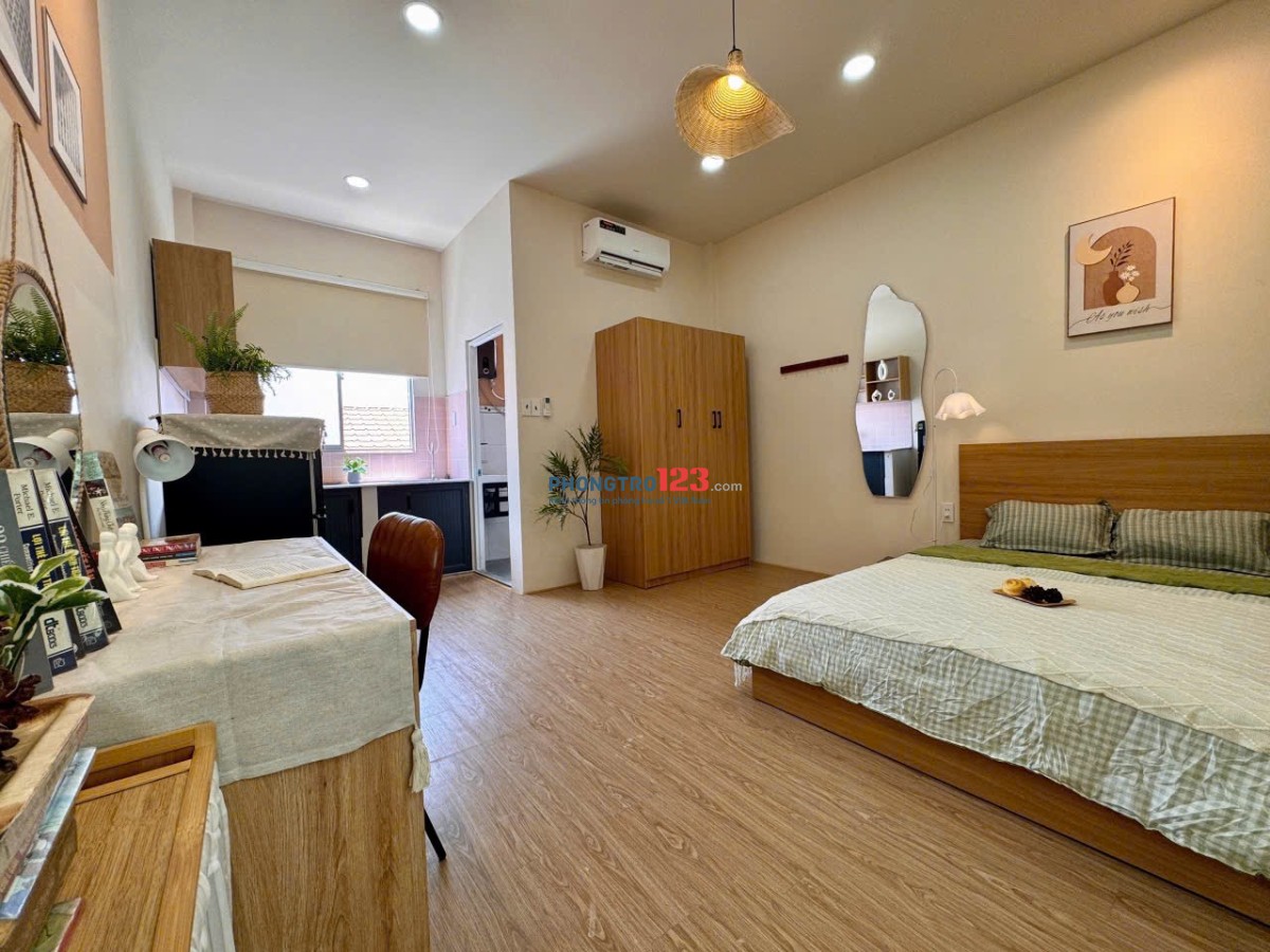 CHO THUÊ PHÒNG GẦN 35m2 FULL NỘI THẤT BAN CỬA SỔ LỚN NẲM NGAY TT PHÚ NHUẬN GẨN CÔNG VIÊN GIA ĐỊNH