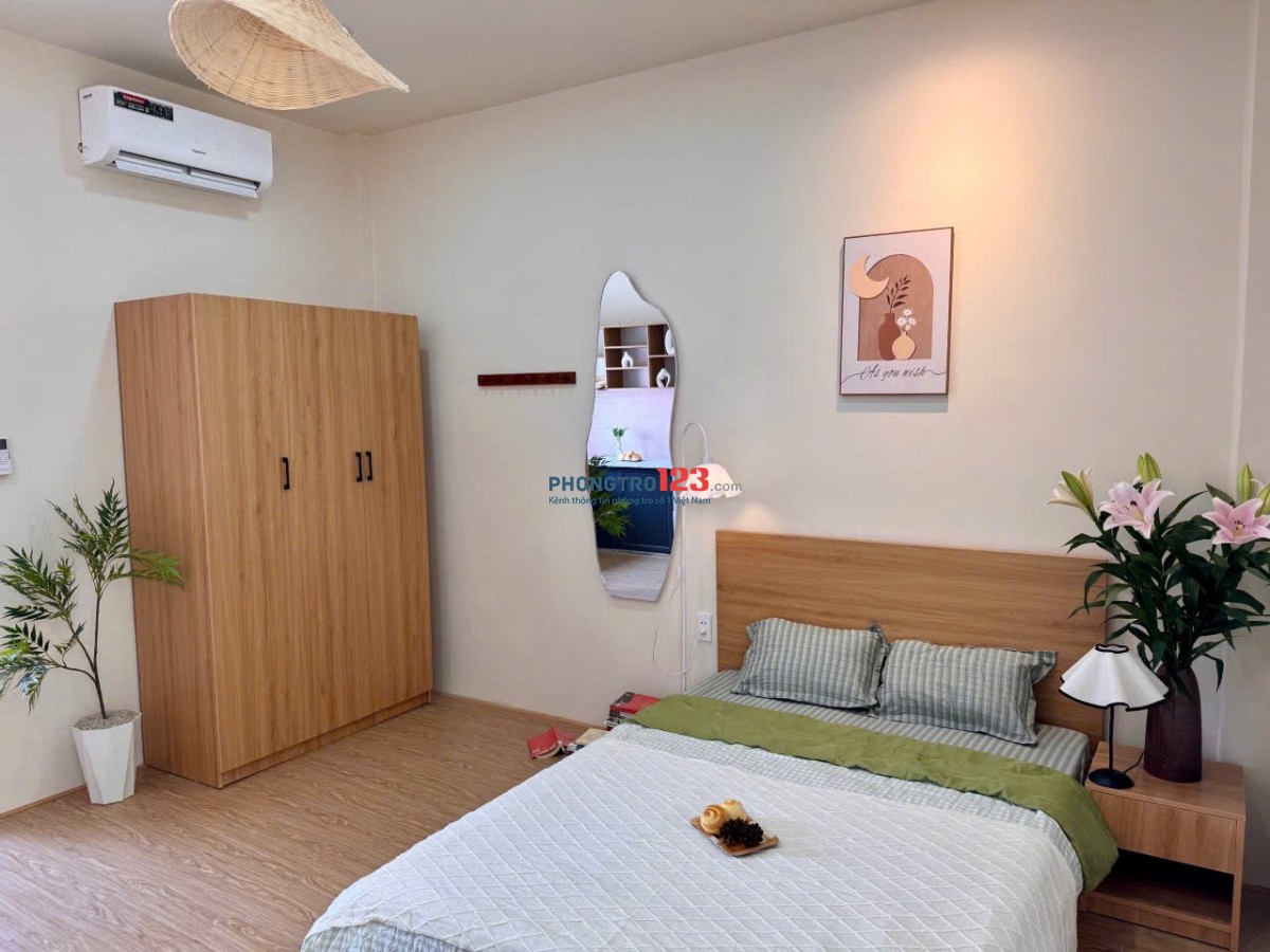 CHO THUÊ PHÒNG GẦN 35m2 FULL NỘI THẤT BAN CỬA SỔ LỚN NẲM NGAY TT PHÚ NHUẬN GẨN CÔNG VIÊN GIA ĐỊNH