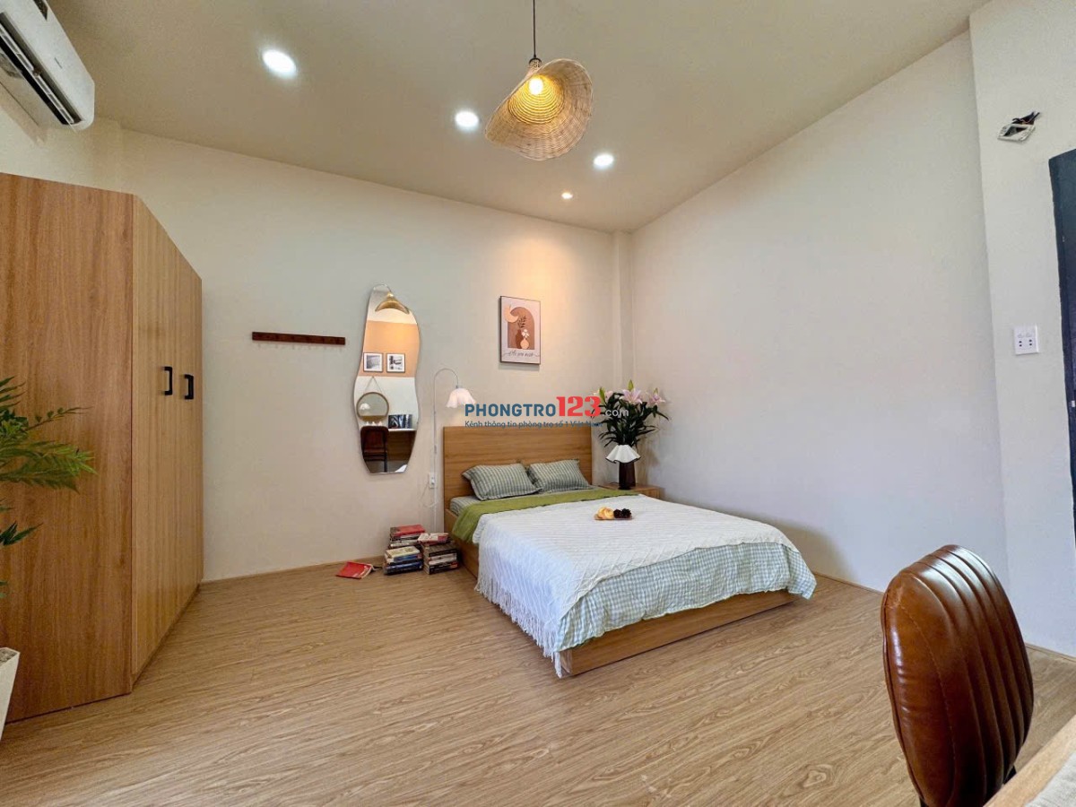 CHO THUÊ PHÒNG GẦN 35m2 FULL NỘI THẤT BAN CỬA SỔ LỚN NẲM NGAY TT PHÚ NHUẬN GẨN CÔNG VIÊN GIA ĐỊNH