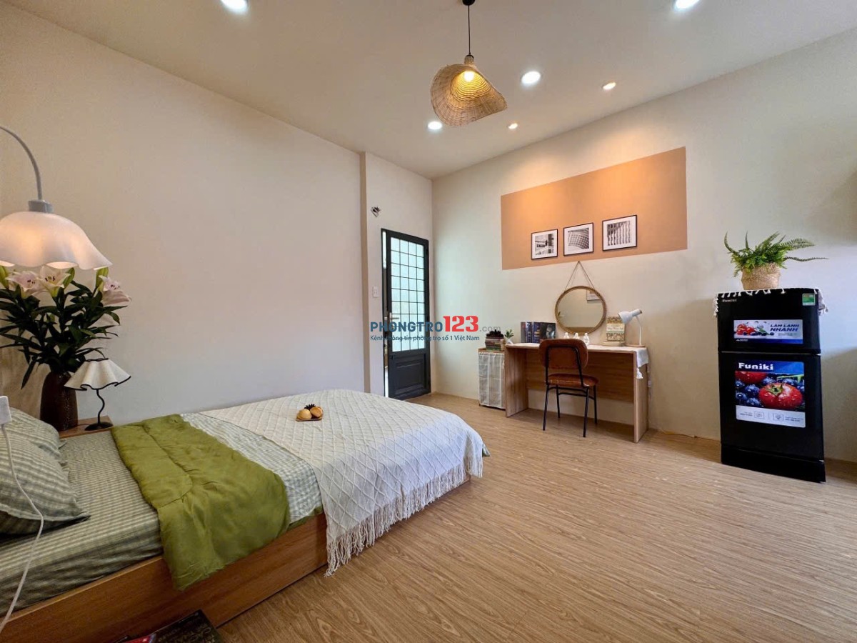 CHO THUÊ PHÒNG GẦN 35m2 FULL NỘI THẤT BAN CỬA SỔ LỚN NẲM NGAY TT PHÚ NHUẬN GẨN CÔNG VIÊN GIA ĐỊNH