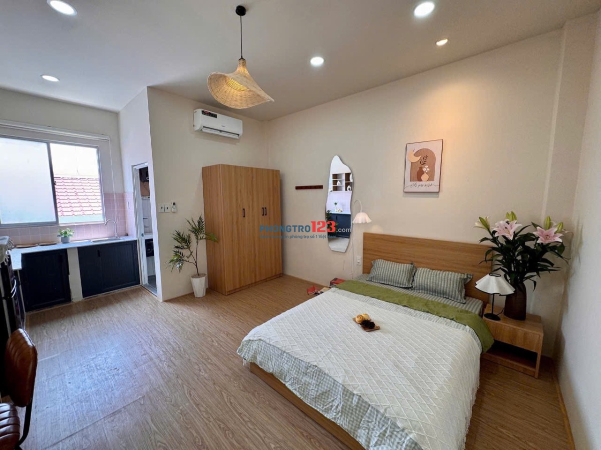 CHO THUÊ PHÒNG GẦN 35m2 FULL NỘI THẤT BAN CỬA SỔ LỚN NẲM NGAY TT PHÚ NHUẬN GẨN CÔNG VIÊN GIA ĐỊNH