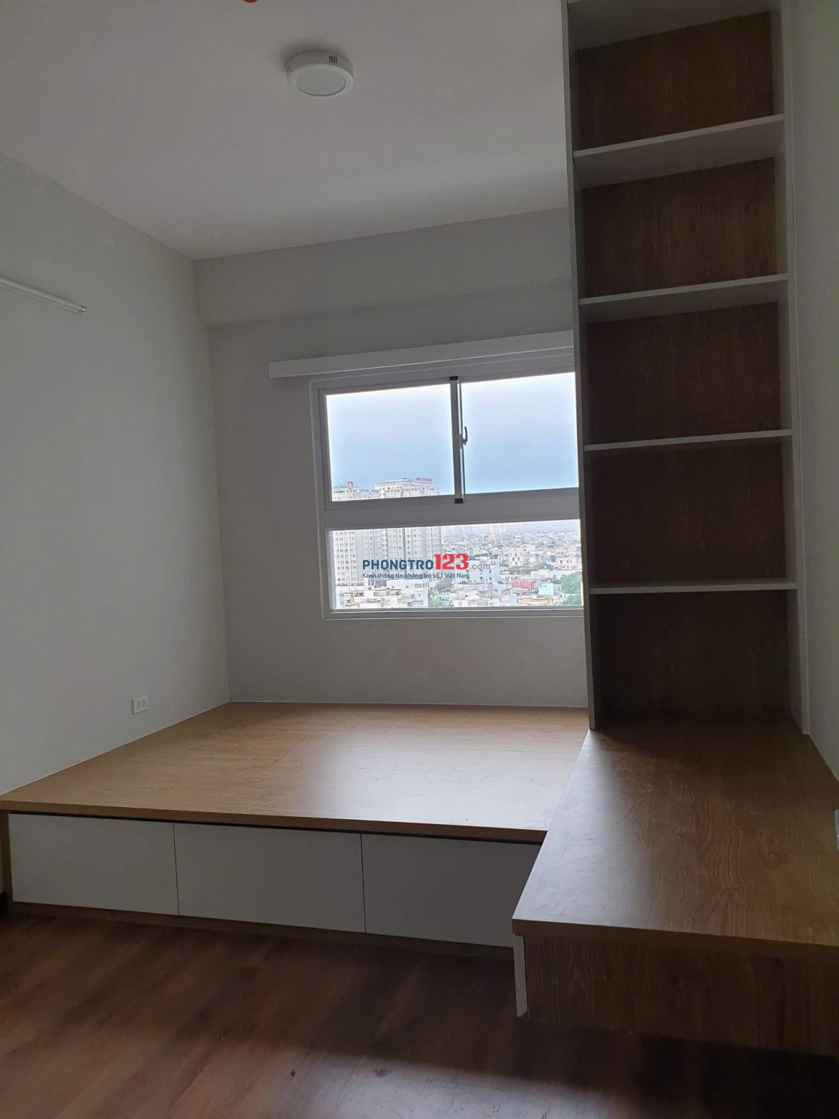 C/c Ruby, Nguyễn Sỹ Sách, TB: 2PN, 90m2, NT mới, 10tr/th. Bancong.