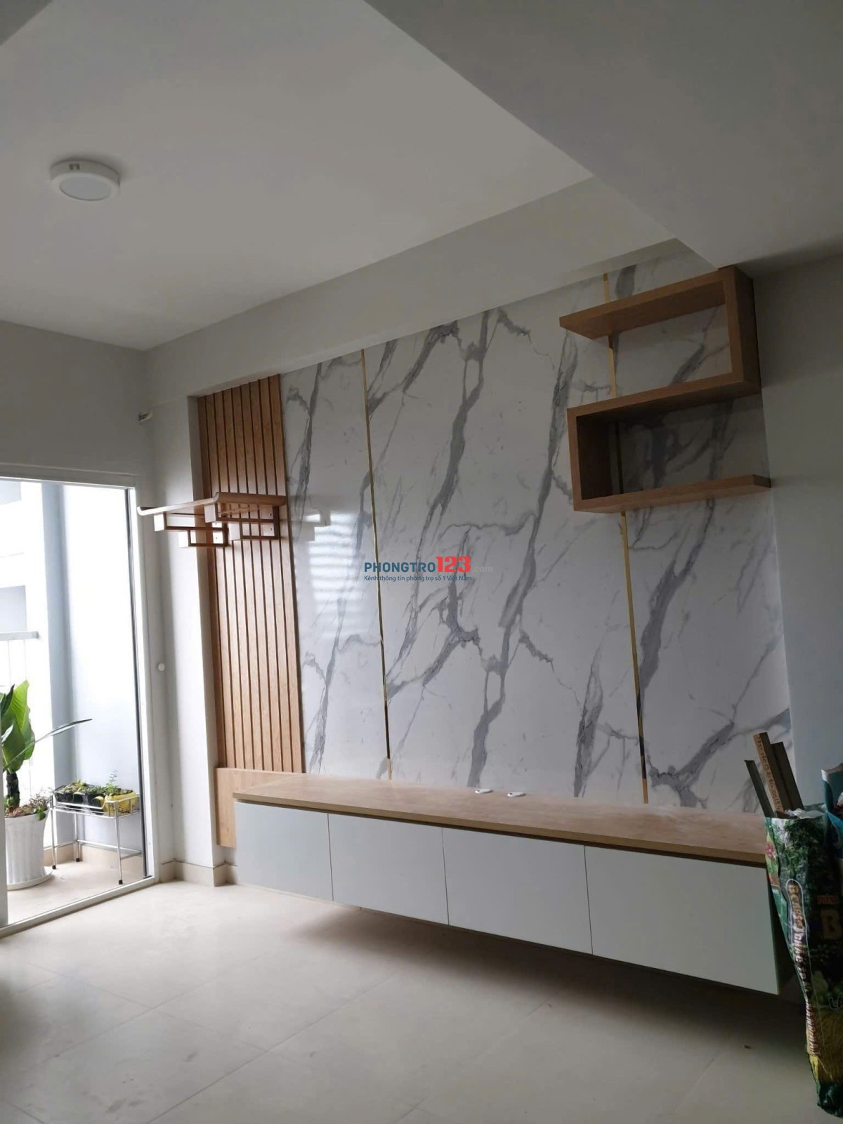 C/c Ruby, Nguyễn Sỹ Sách, TB: 2PN, 90m2, NT mới, 10tr/th. Bancong.