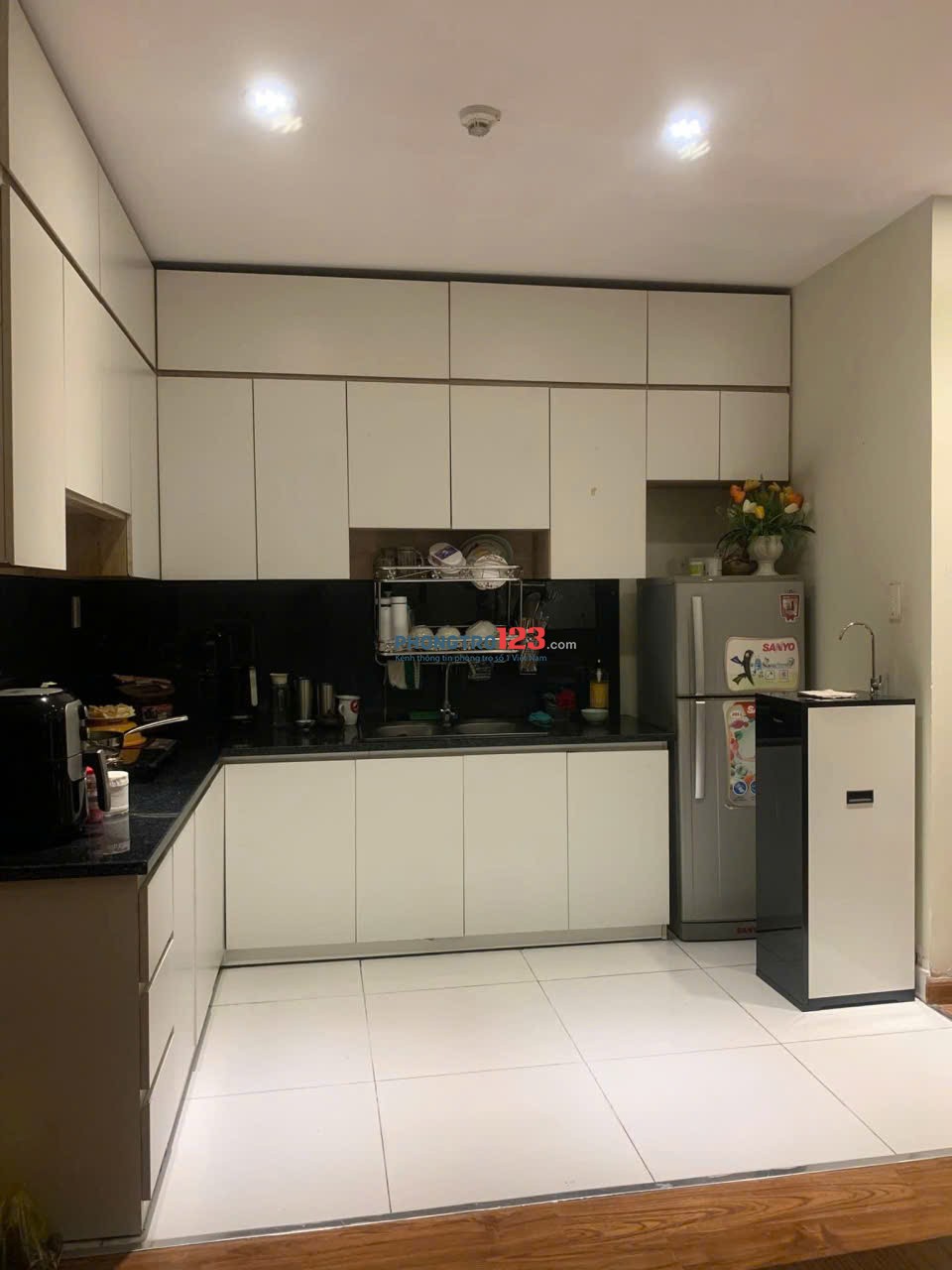 Chung cư Nguyễn Thông, P9, Q3: 100m2, 3p ngủ, căn góc, 15tr/th