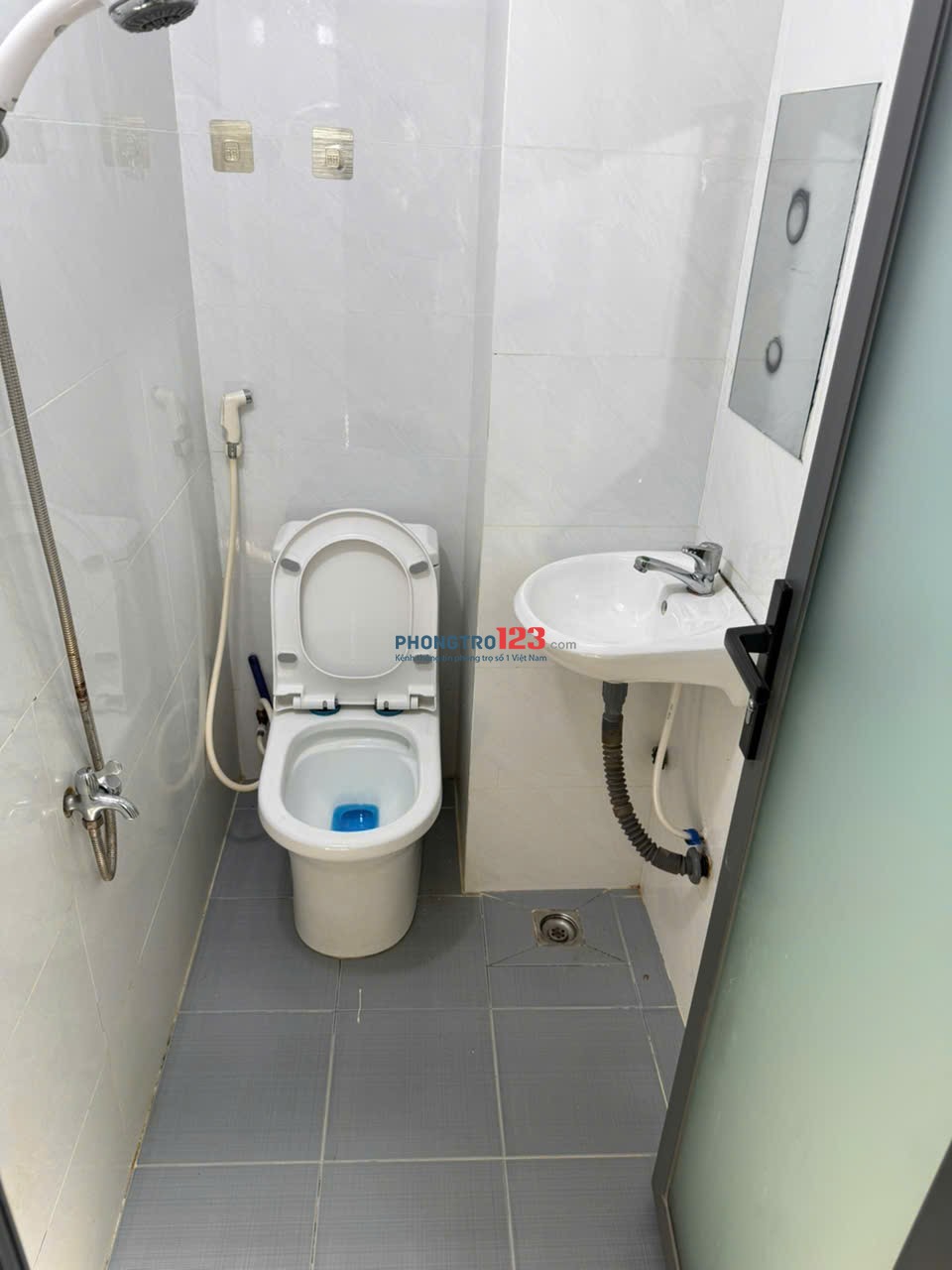 Phòng máy lạnh có gác trống sẵn. Đường Xóm Chiếu Quận 4