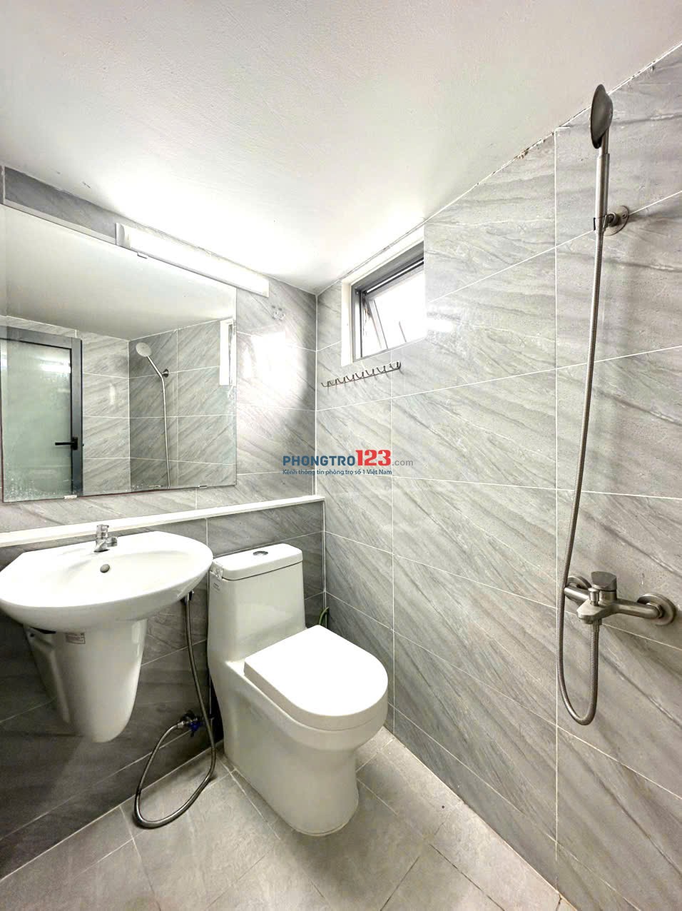 PHÒNG CÓ GÁC SẠCH SẼ GẦN CÔNG VIÊN GIA ĐỊNH - SÂN BAY