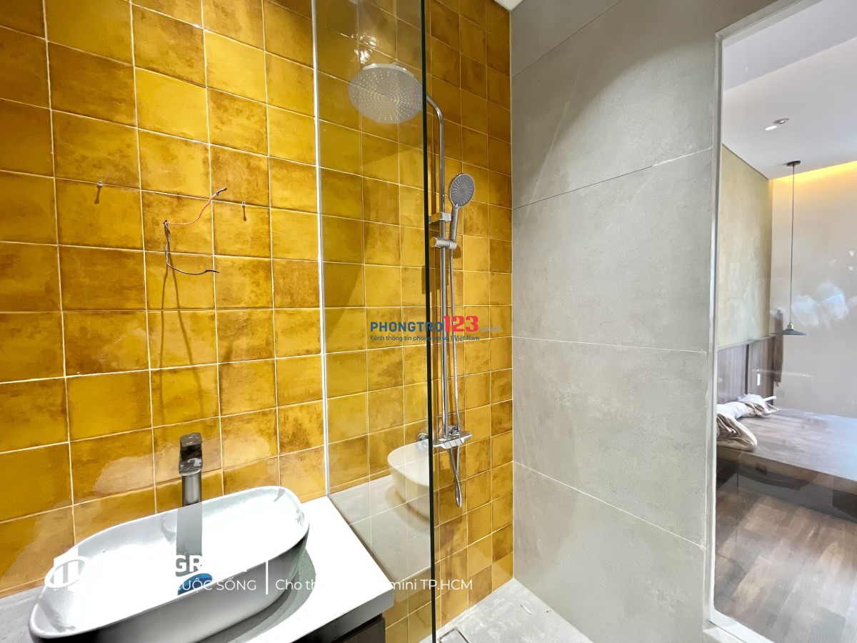 CHO THUÊ CHDV MỚI 100% FULL NỘI THẤT 30m2 BAN CÔNG LỚN NẮM NGAY TT BÌNH THẠNH GẦN NGÃ TƯ HÀNG XANH