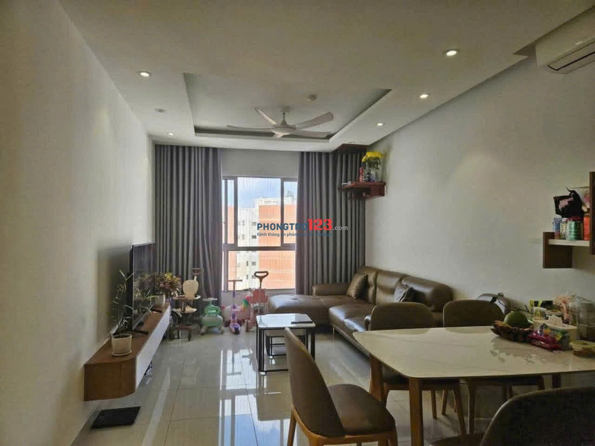 Giá 15tr/th, C/c Screc, Trường Sa, Q3, Căn góc, 100m2, 3PN, 2WC, Nhà mới sơn.