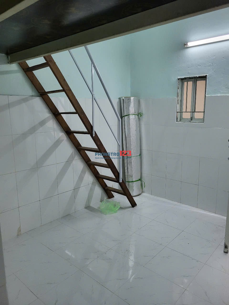 Cho thuê phòng trọ 15m2 sát ngay chợ Tân Hương Quận Tân Phú, có gác lửng, giờ giấc tự do