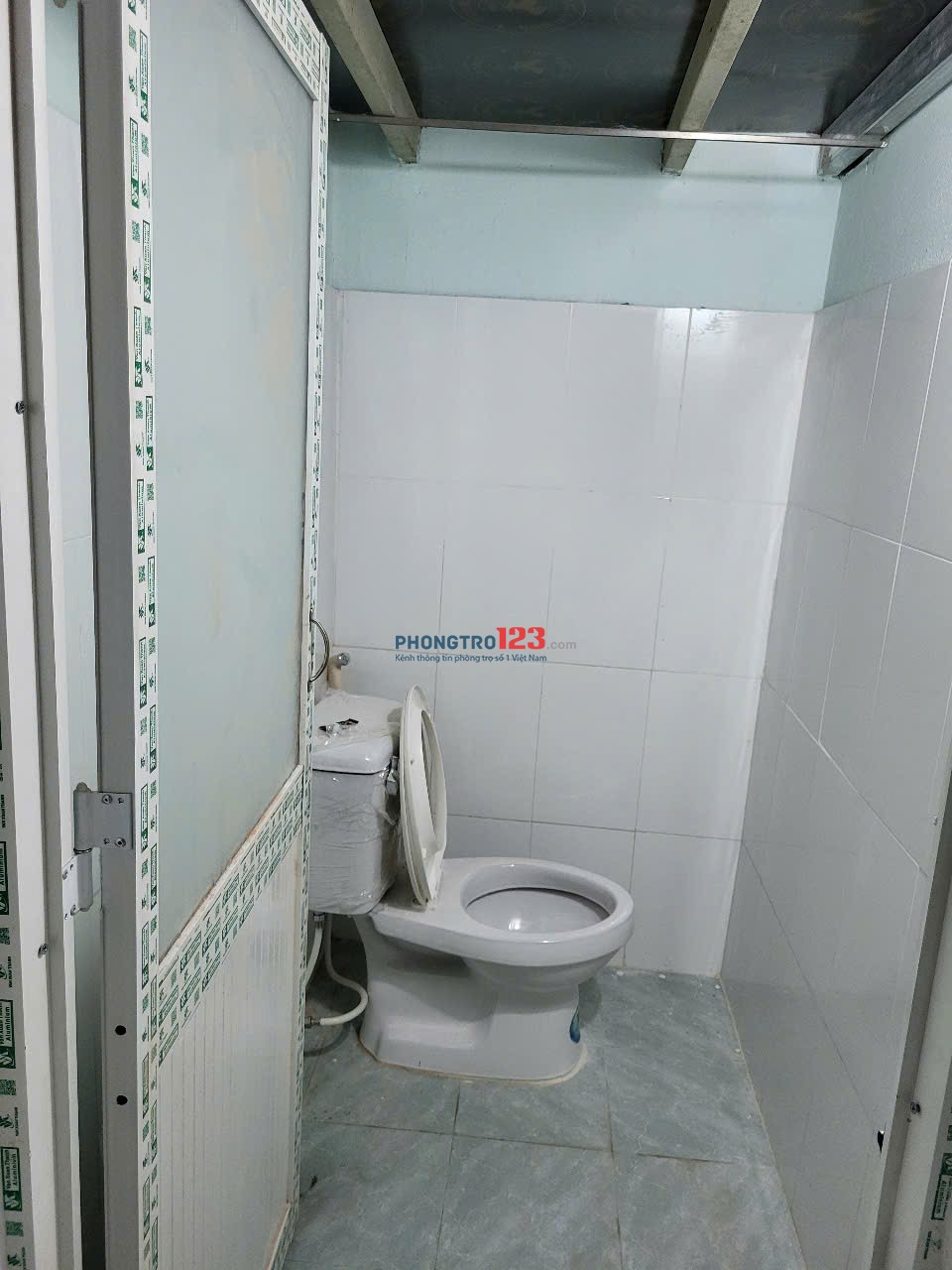 Cho thuê phòng trọ 15m2 sát ngay chợ Tân Hương Quận Tân Phú, có gác lửng, giờ giấc tự do