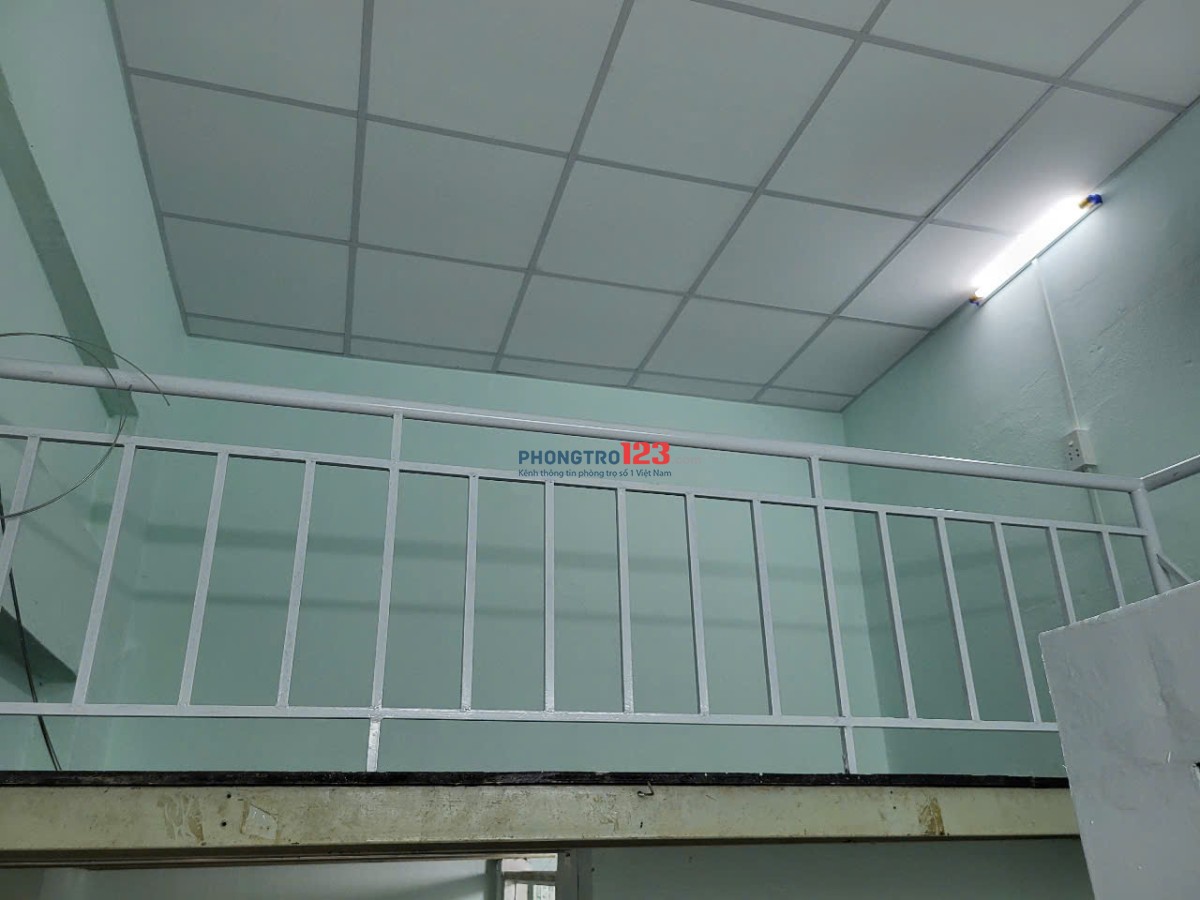 Cho thuê phòng trọ 15m2 sát ngay chợ Tân Hương Quận Tân Phú, có gác lửng, giờ giấc tự do