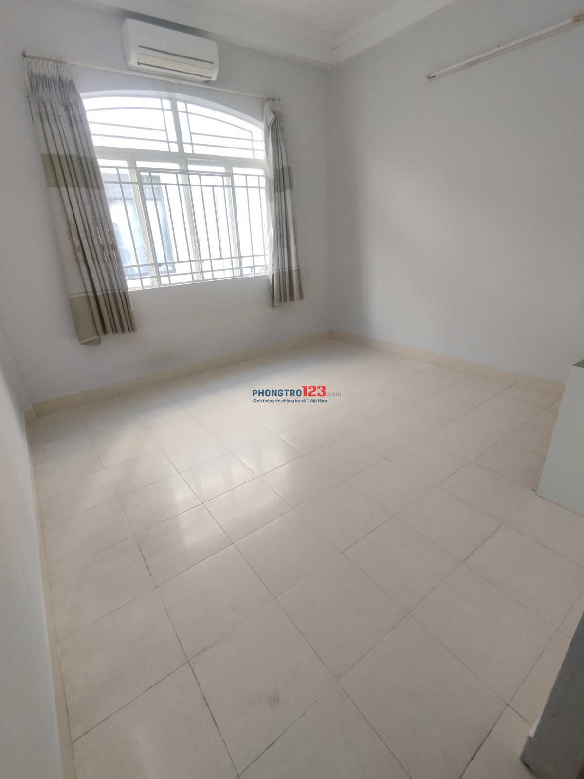 Phòng máy lạnh trống sẵn đường 102 Cao Lỗ phường 4 quận 8