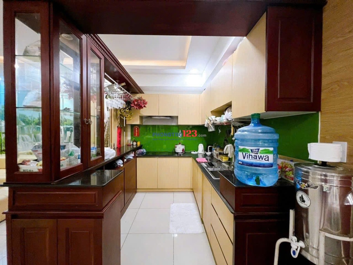 Chung cư Screc, 15tr/th, 3PN, 2WC, Nội thất cơ bản, Trường Sa, Q3.