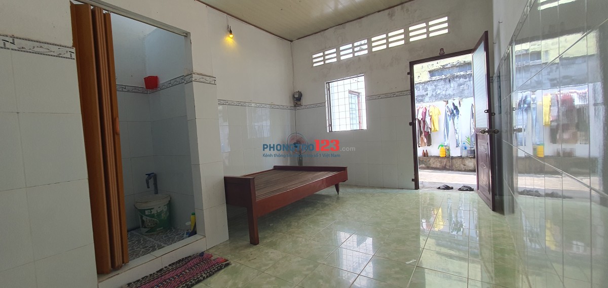 Phòng Trọ -TP Vĩnh Long, gạch men, giường ngủ, quạt, sạch thoáng mát.