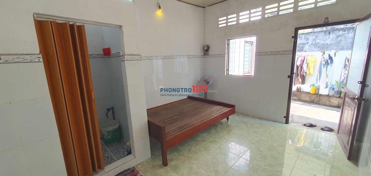 Phòng Trọ -TP Vĩnh Long, gạch men, giường ngủ, quạt, sạch thoáng mát.