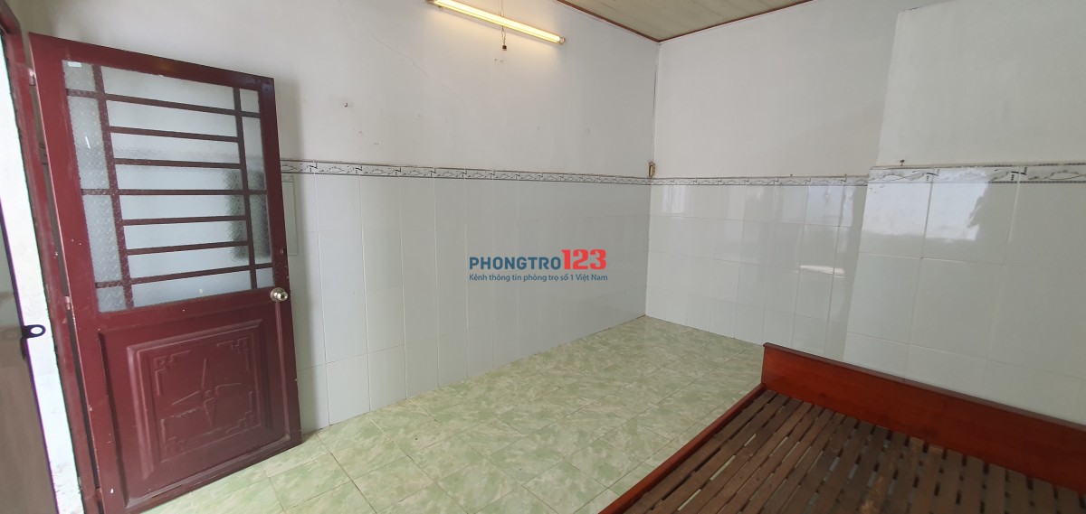 Phòng Trọ -TP Vĩnh Long, gạch men, giường ngủ, quạt, sạch thoáng mát.