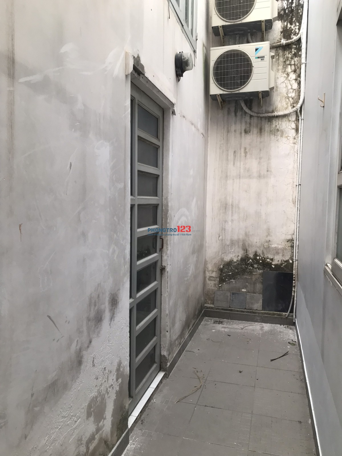 Cho thuê phòng 15m2 mặt tiền đường Tân Sơn, Tân Bình