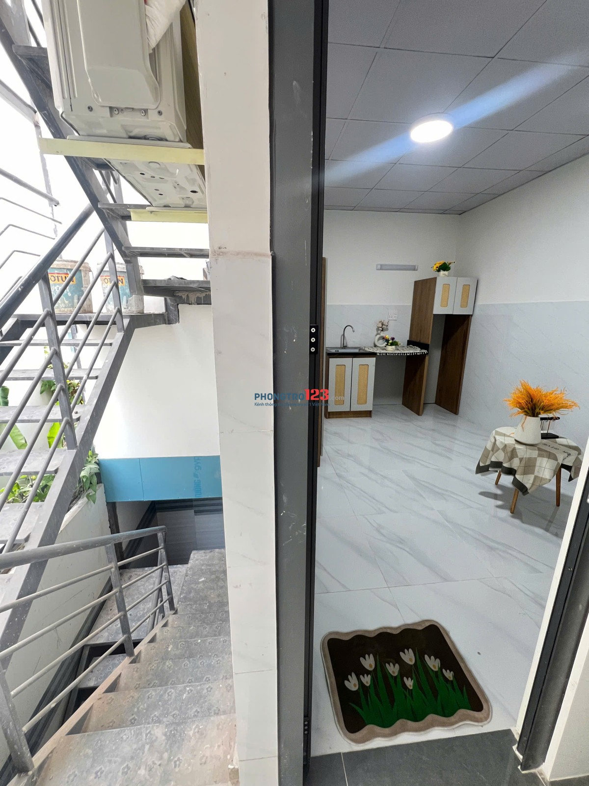 CHO THUÊ PHÒNG SẴN MÁY LẠNH - MỚI XÂY - GIÁ RẺ NGAY VƯỜN LÀI - SÁT ĐH NGUYỄN TẤT THÀNH - CẦU SẮT